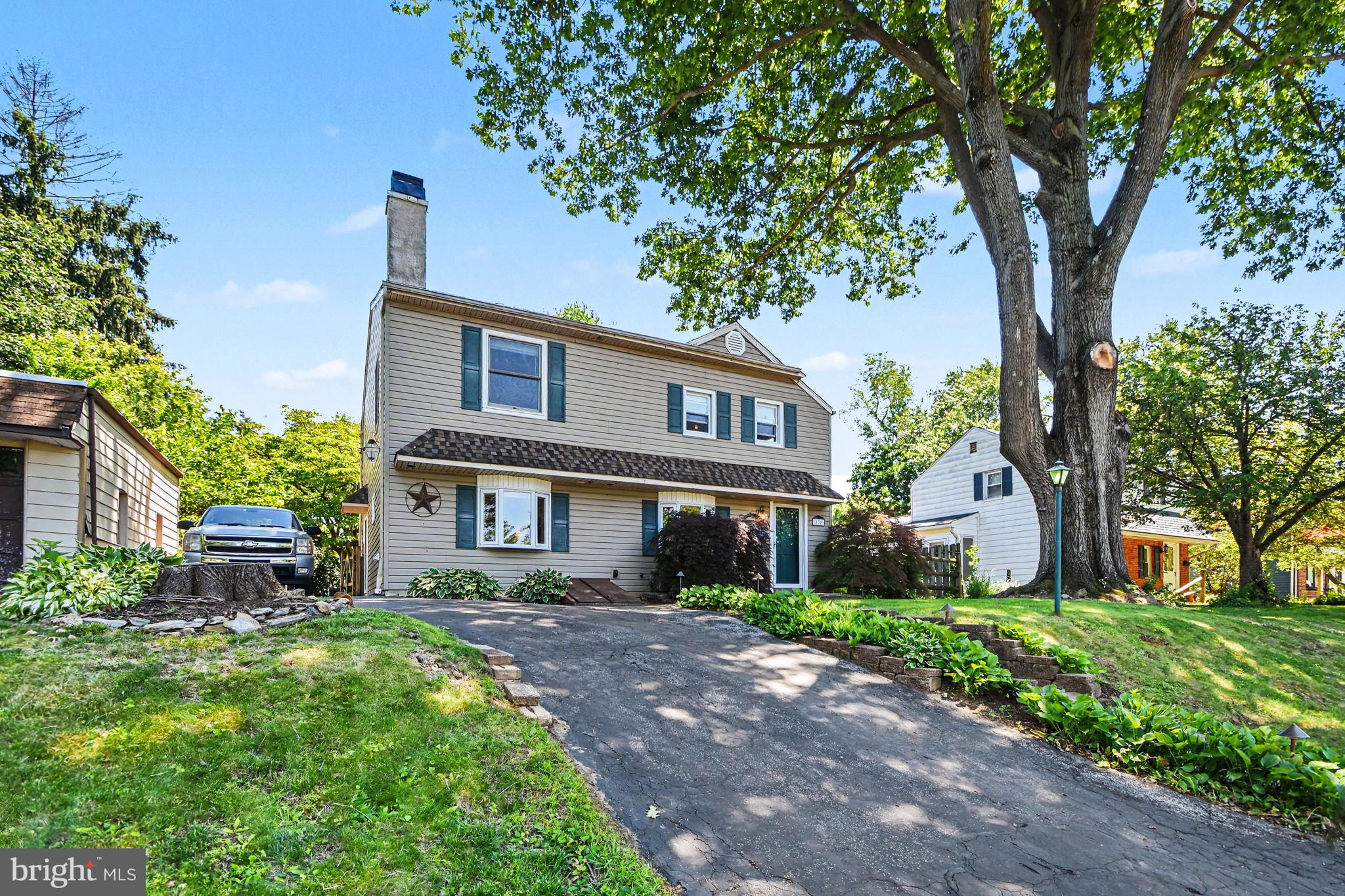 102 Redford Road Oreland, PA 19075 - Photo 4 of 43