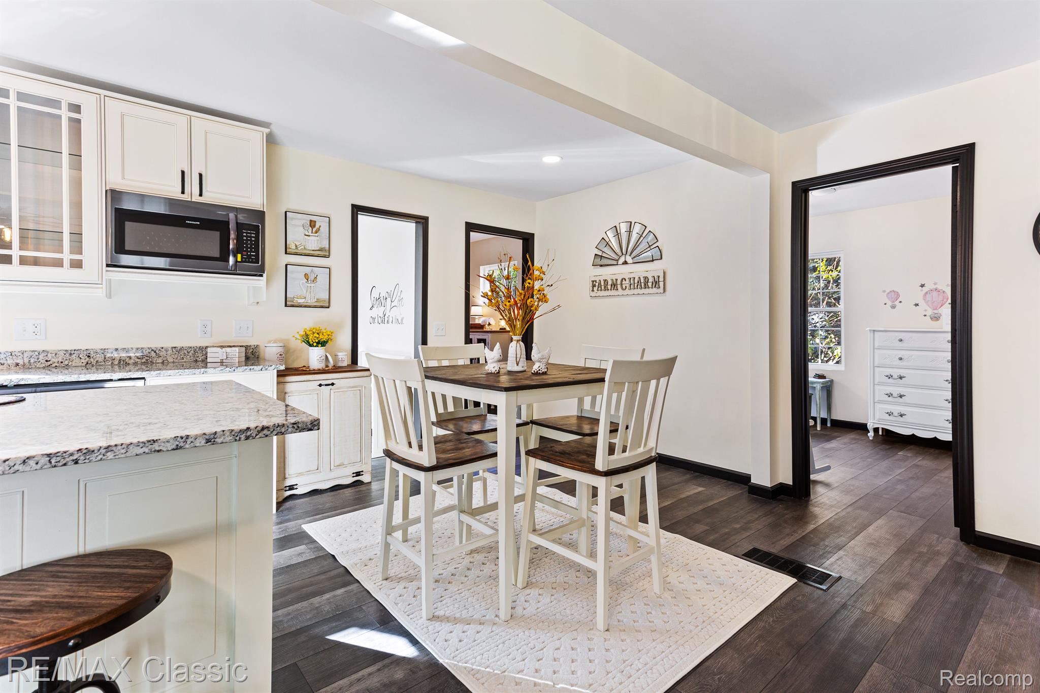 46545 Willis Road Belleville, MI 48111 - Photo 10 of 66 Bright and clean!