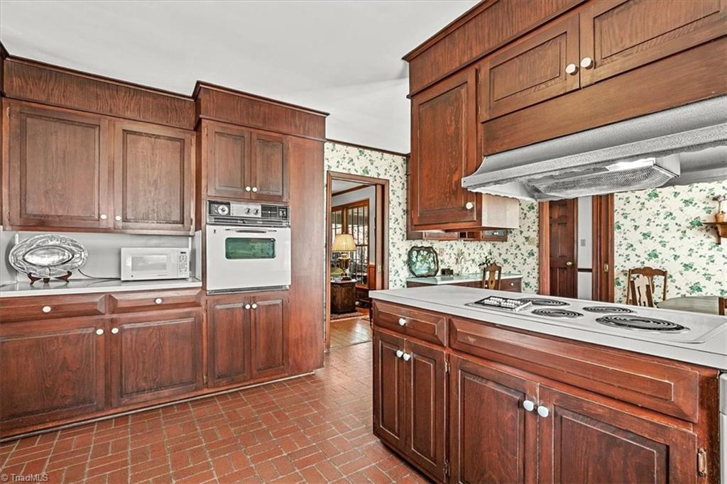 952 Nottingham Road High Point, NC 27262 - Photo 15 of 47 Kitchen with wall oven and cook top.