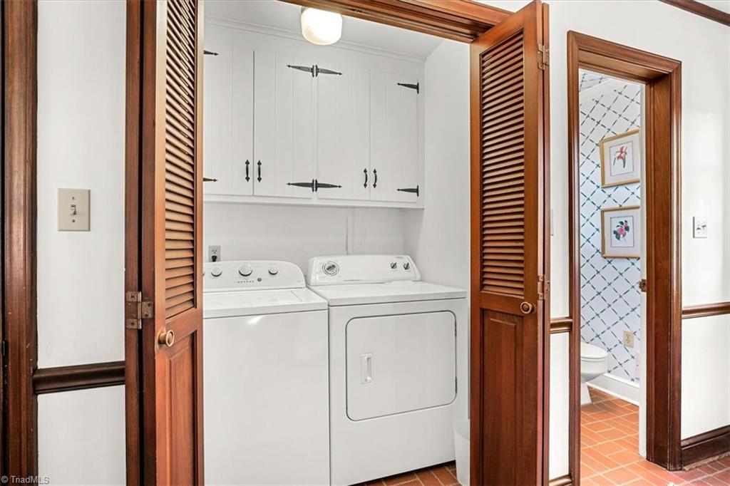 952 Nottingham Road High Point, NC 27262 - Photo 20 of 47 Laundry area is located in the back hallway.