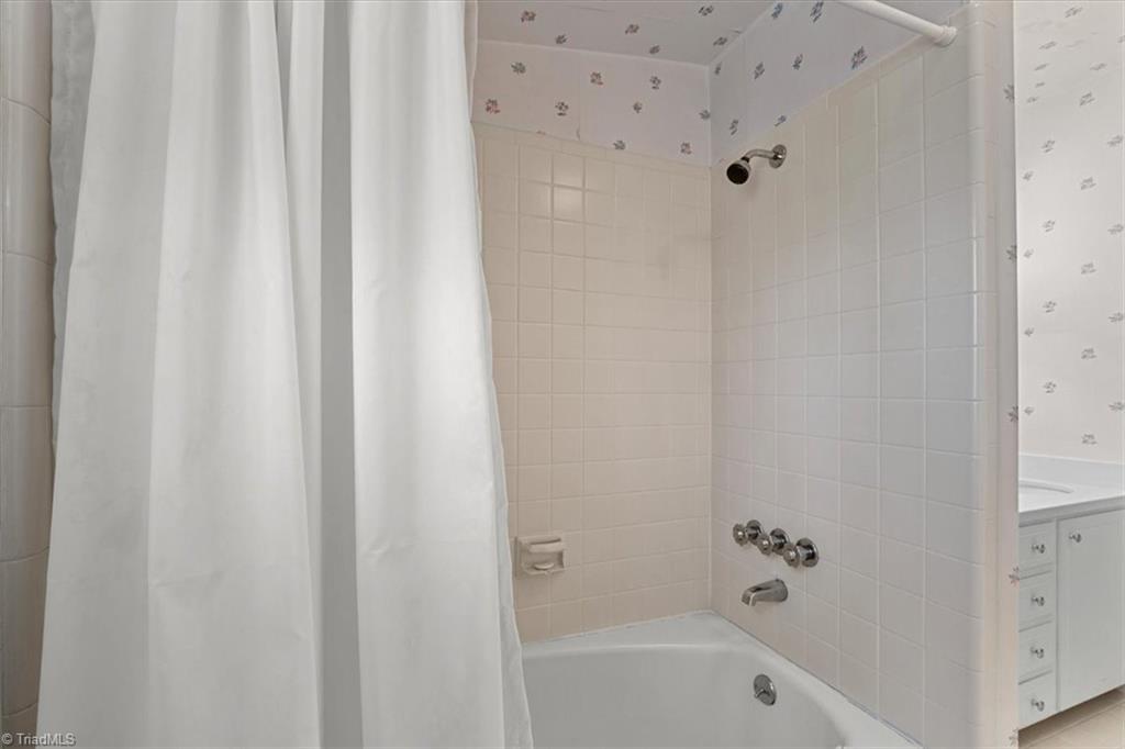 952 Nottingham Road High Point, NC 27262 - Photo 36 of 47 Gallery Image 36