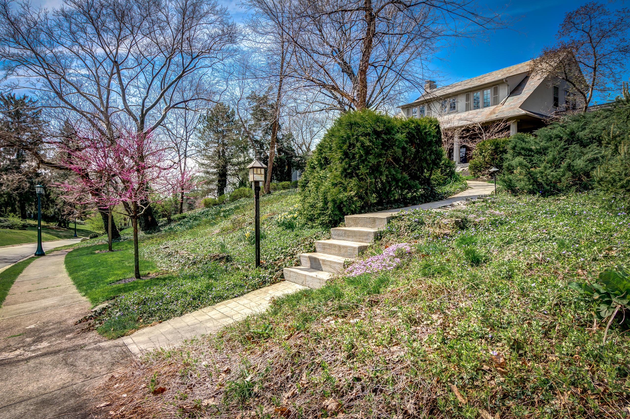 2090 Lower Chelsea Road Columbus, OH 43212 - Photo 2 of 49 Gallery Image 2