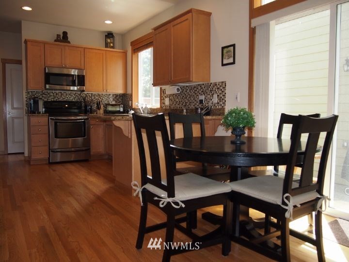 5103 153rd Place Southwest Edmonds, WA 98026 - Photo 4 of 8 Gallery Image 4