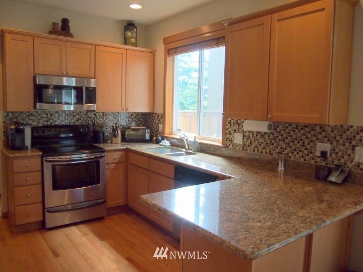 5103 153rd Place Southwest Edmonds, WA 98026 - Photo 5 of 8 Gallery Image 5
