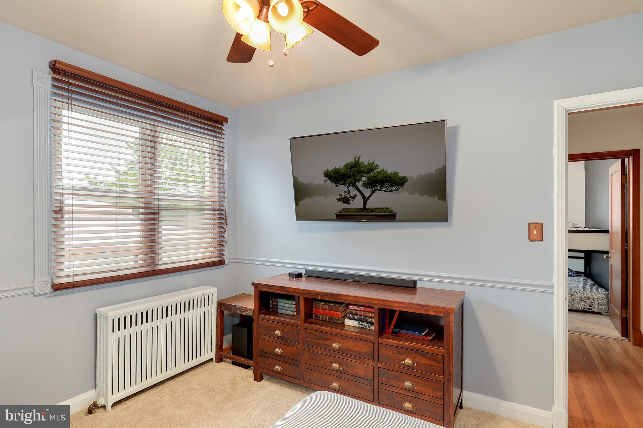 5545 Gayland Road Baltimore, MD 21227 - Photo 13 of 30 a living room with furniture and a window