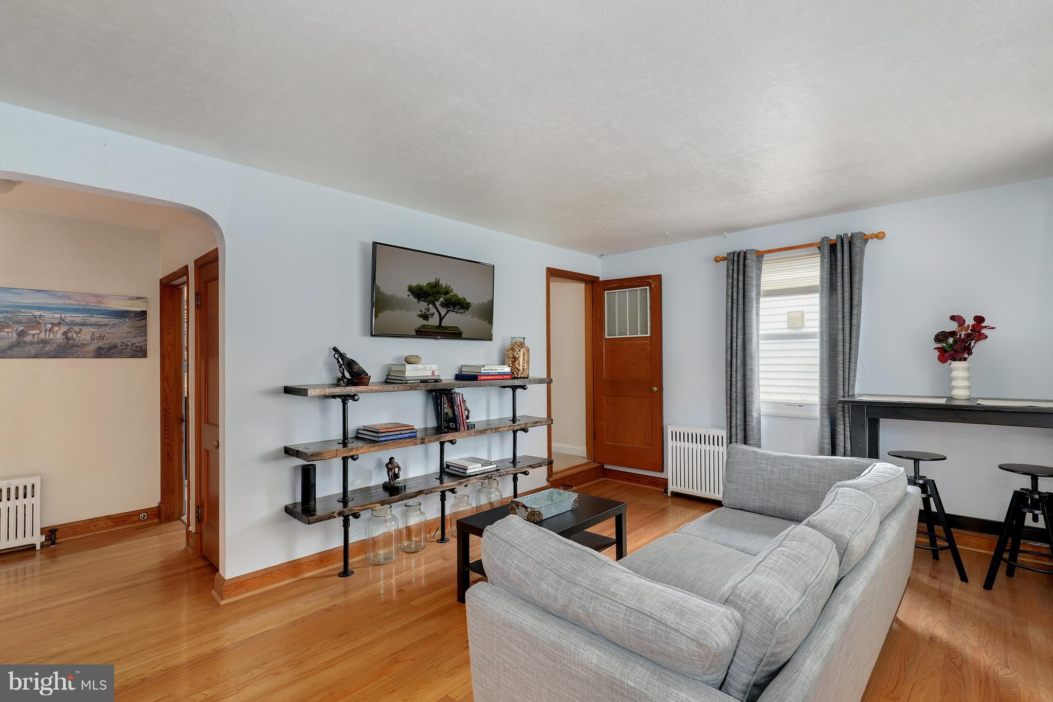 5545 Gayland Road Baltimore, MD 21227 - Photo 4 of 30 a living room with furniture and a window
