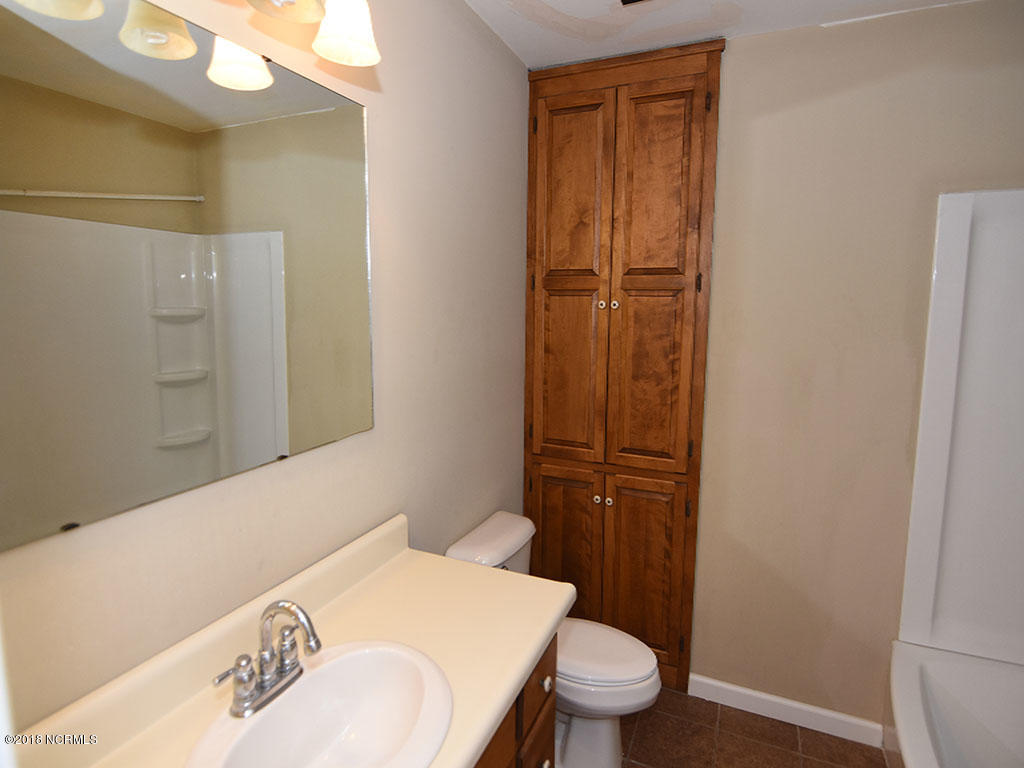 303 Millhouse Road Castle Hayne, NC 28429 - Photo 10 of 15 MillhouseHall Bath (2)