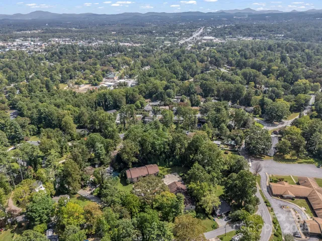 $2,700,000 | 333 West Lake Avenue, Hendersonville, NC 28739
