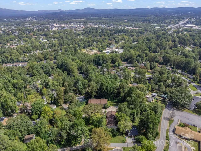 $2,700,000 | 333 West Lake Avenue, Hendersonville, NC 28739