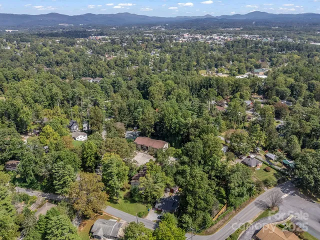 $2,700,000 | 333 West Lake Avenue, Hendersonville, NC 28739