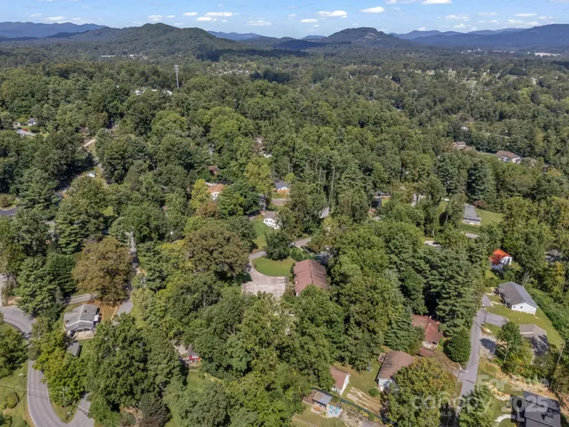 $2,700,000 | 333 West Lake Avenue, Hendersonville, NC 28739