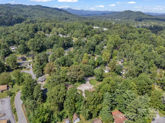 $2,700,000 | 333 West Lake Avenue, Hendersonville, NC 28739