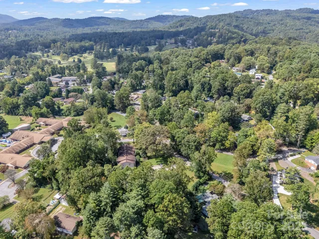 $2,700,000 | 333 West Lake Avenue, Hendersonville, NC 28739