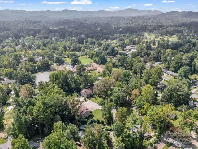 $2,700,000 | 333 West Lake Avenue, Hendersonville, NC 28739