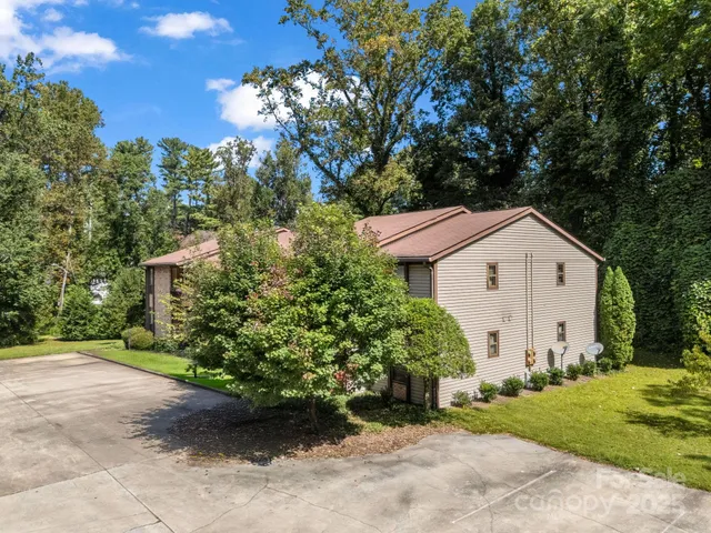 $2,700,000 | 333 West Lake Avenue, Hendersonville, NC 28739