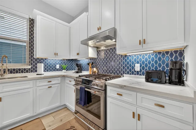 $2,700 | 2617 Live Oak Street, Houston, TX 77004