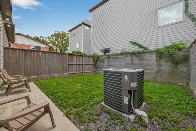 $2,700 | 2617 Live Oak Street, Houston, TX 77004