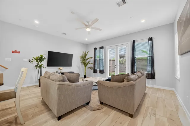 $2,700 | 2617 Live Oak Street, Houston, TX 77004