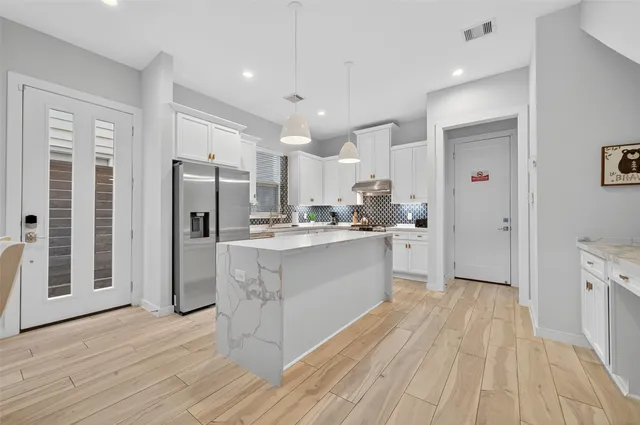 $2,700 | 2617 Live Oak Street, Houston, TX 77004