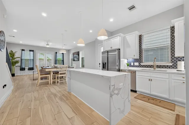 $2,700 | 2617 Live Oak Street, Houston, TX 77004