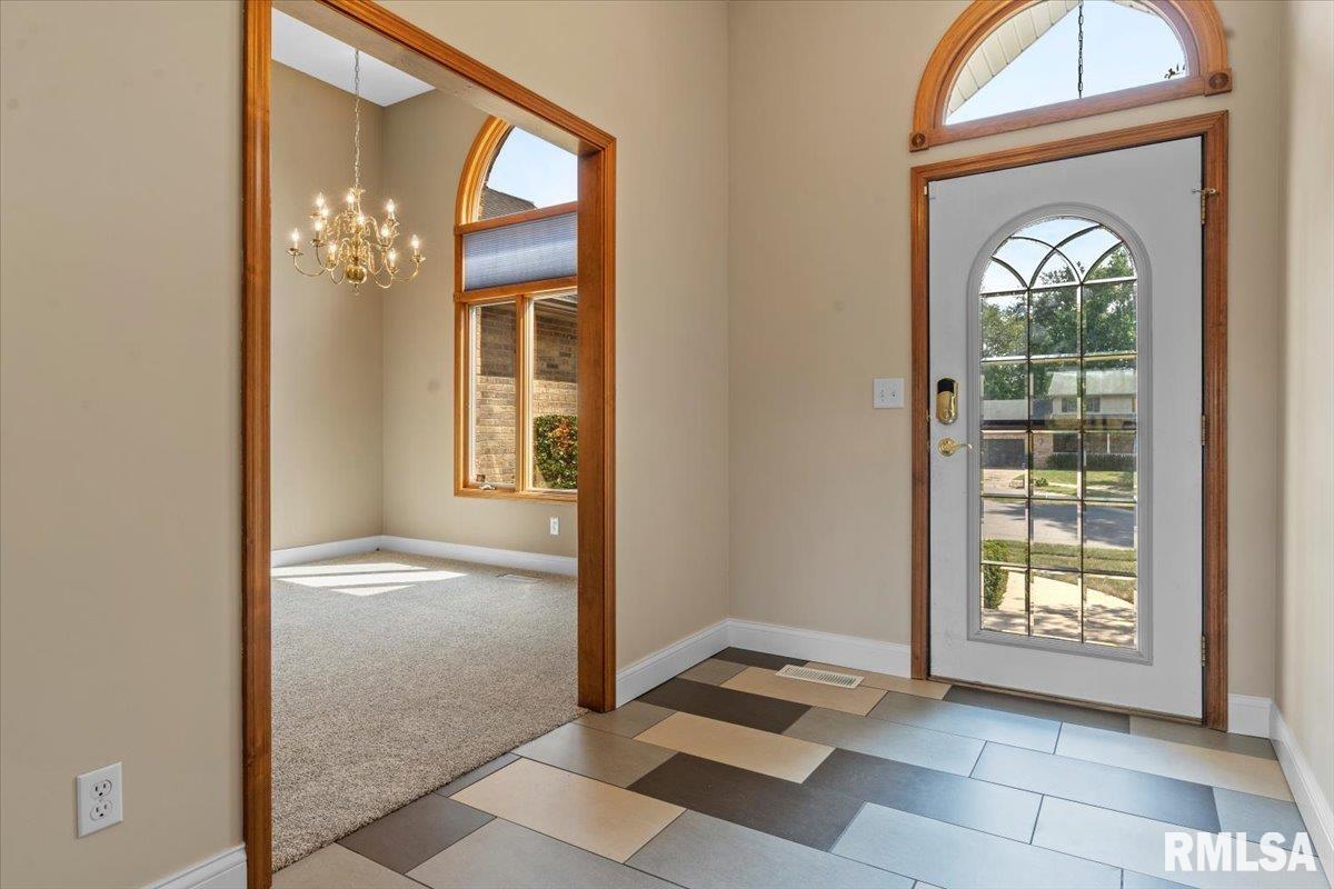 3989 Springer Lane Springfield, IL 62711 - Photo 7 of 41