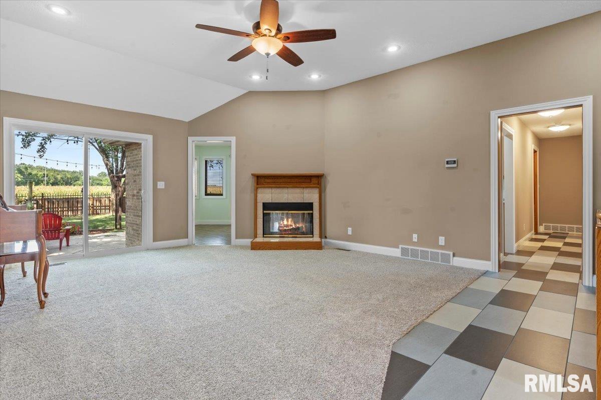 3989 Springer Lane Springfield, IL 62711 - Photo 8 of 41