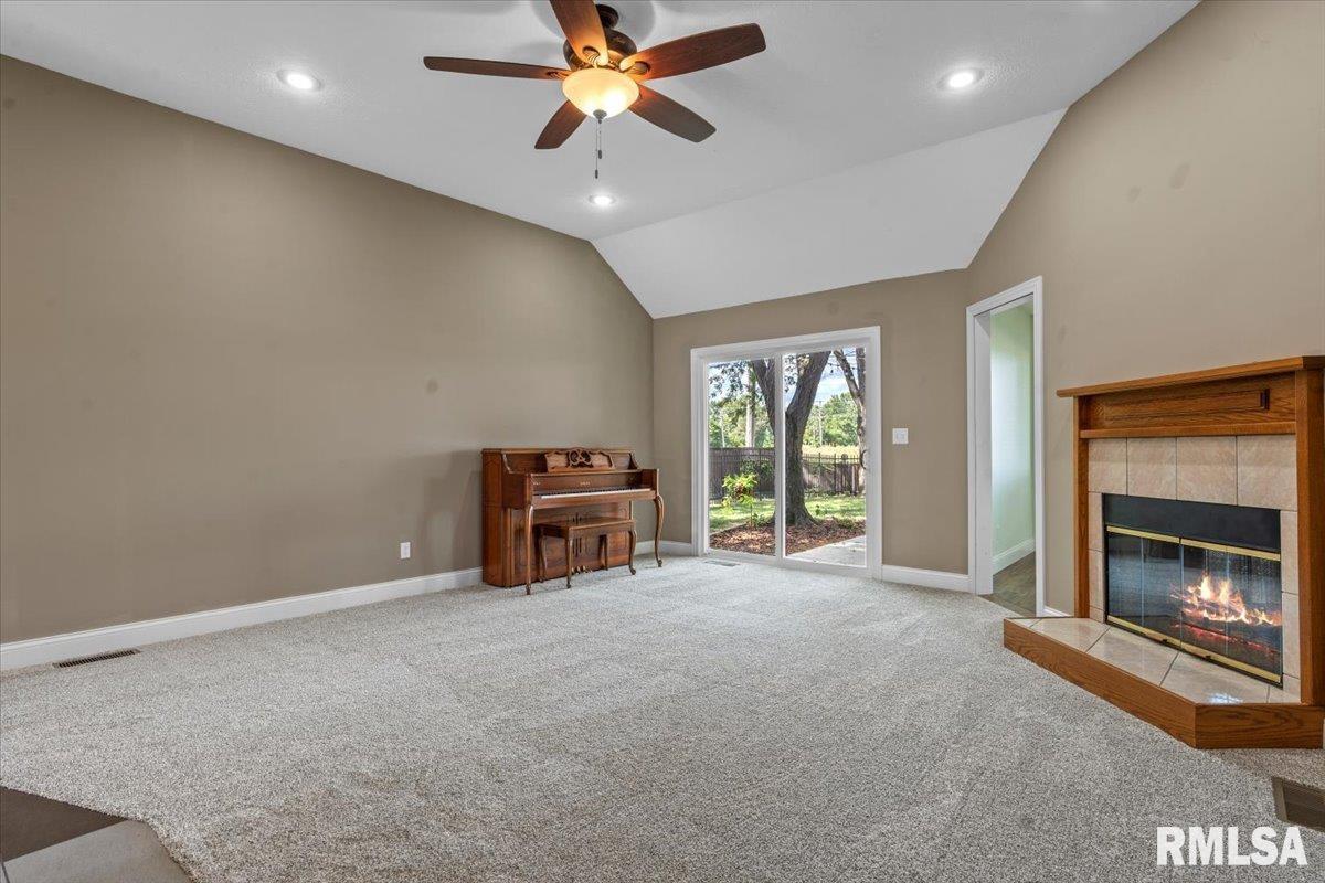 3989 Springer Lane Springfield, IL 62711 - Photo 9 of 41