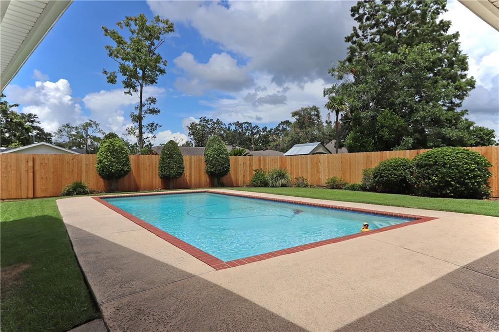 10104 Stacy Court River Ridge, LA 70123 - Photo 3 of 19 Gallery Image 3