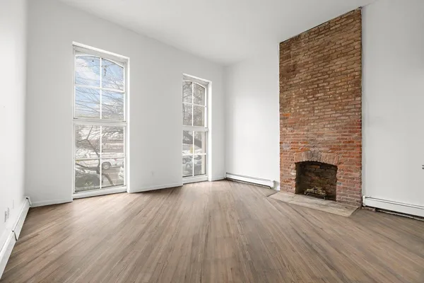 $2,695 | 174 Grand Street, Unit 2A, Jersey City, NJ 07302