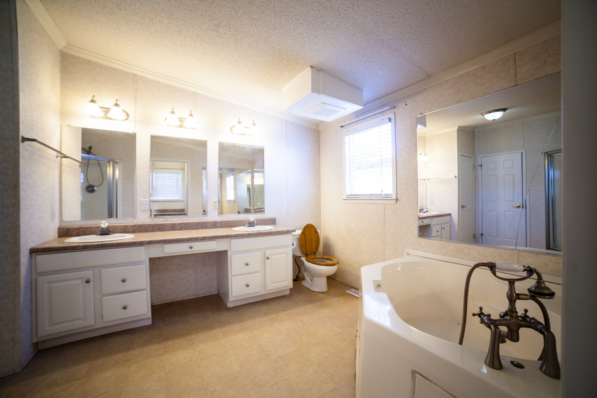 1606 Harpo Road Manchester, TN 37355 - Photo 20 of 27 a bathroom with a tub sink and mirror