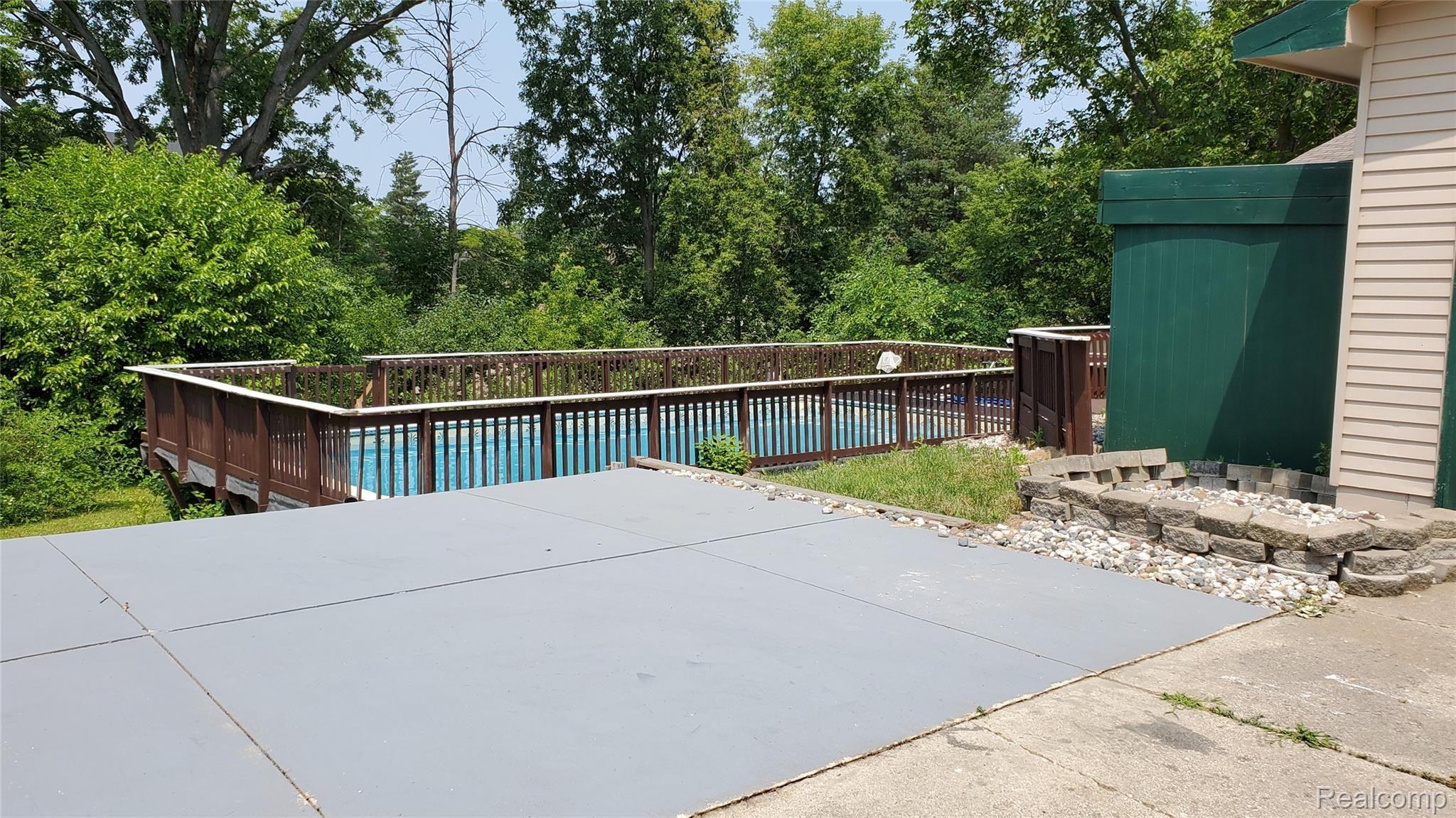 1198 Stonehenge Road Flint, MI 48532 - Photo 16 of 18 20190725_130750.jpg