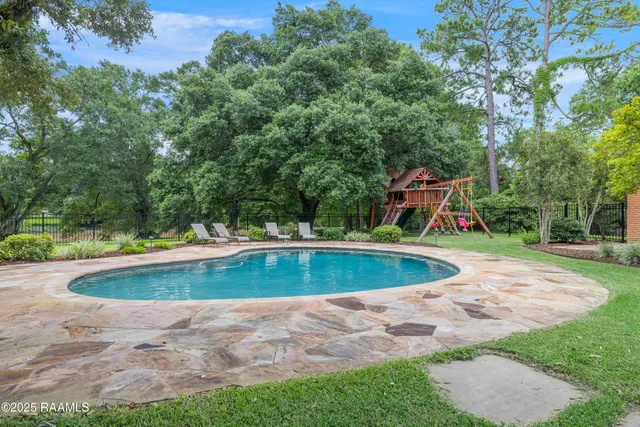 $799,000 | 665 East Main Street, New Iberia, LA 70560