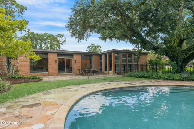 $799,000 | 665 East Main Street, New Iberia, LA 70560