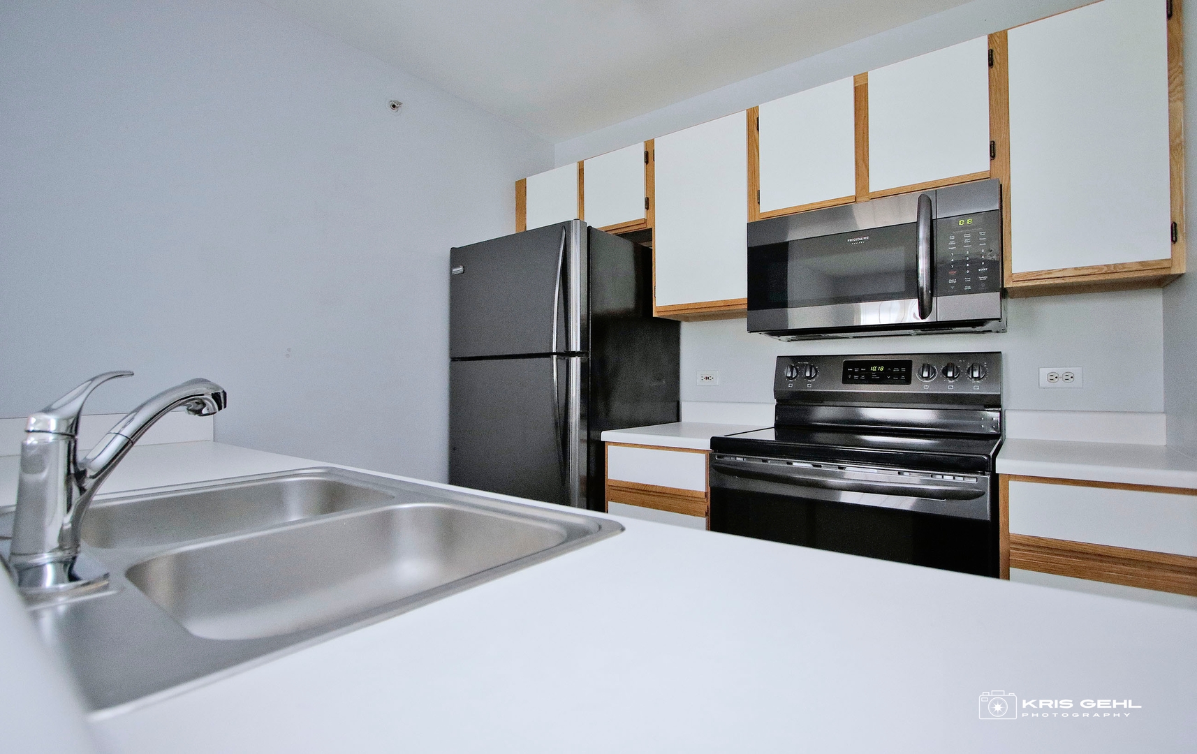 1551 Crystal Rock Court, Unit 1D Round Lake Beach, IL 60073 - Photo 5 of 16 a kitchen with a refrigerator a stove and a sink