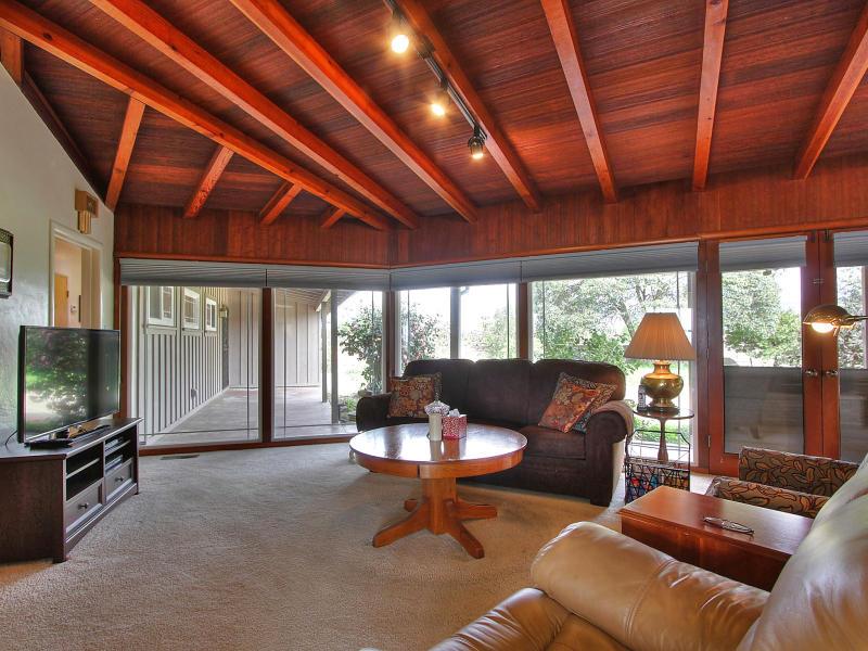 2799 East Pacheco Pass Road Gilroy, CA 95020 - Photo 16 of 32 Gallery Image 16