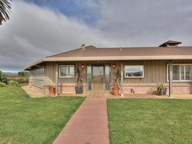 2799 East Pacheco Pass Road Gilroy, CA 95020 - Photo 2 of 32 Gallery Image 2