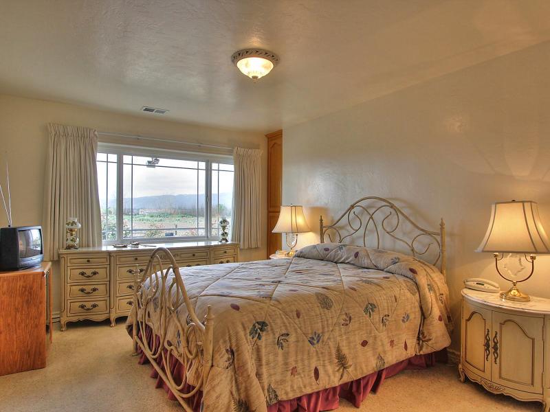 2799 East Pacheco Pass Road Gilroy, CA 95020 - Photo 21 of 32 Gallery Image 21