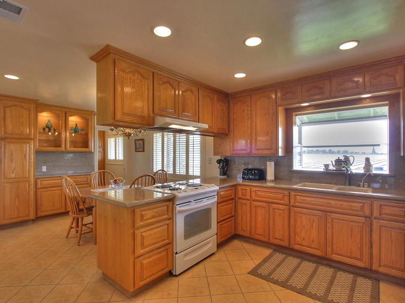 2799 East Pacheco Pass Road Gilroy, CA 95020 - Photo 5 of 32 Gallery Image 5