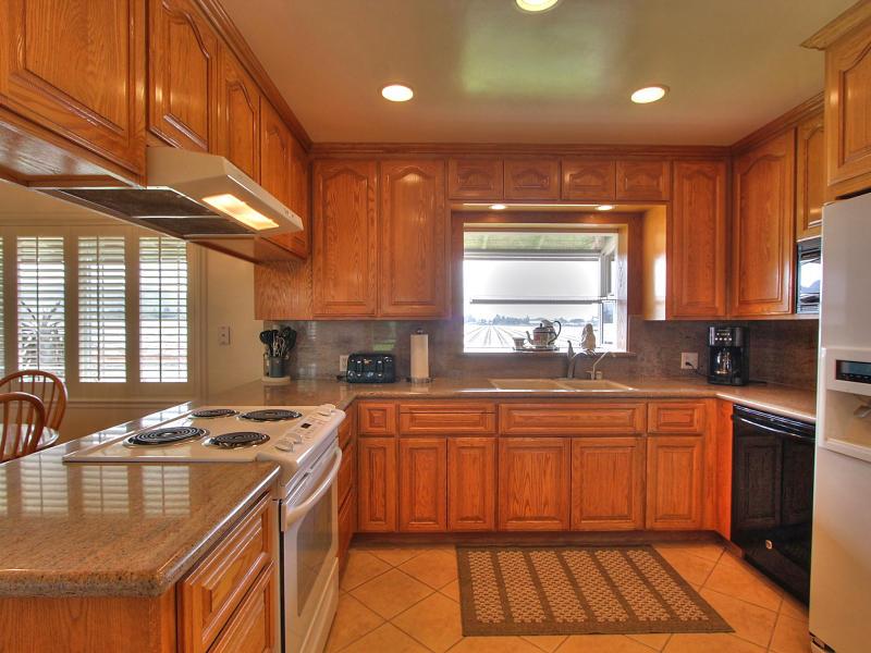 2799 East Pacheco Pass Road Gilroy, CA 95020 - Photo 7 of 32 Gallery Image 7