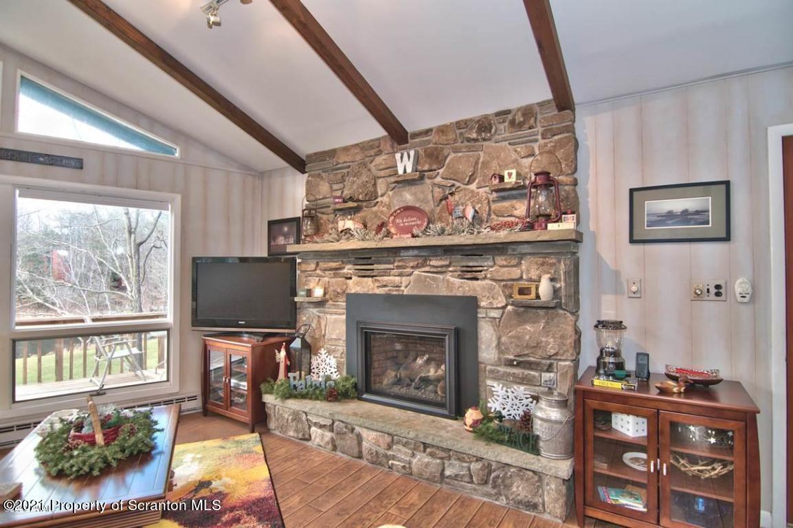 109 Deerfield Road Lake Ariel, PA 18436 - Photo 3 of 5 20201205050228786834000000-o