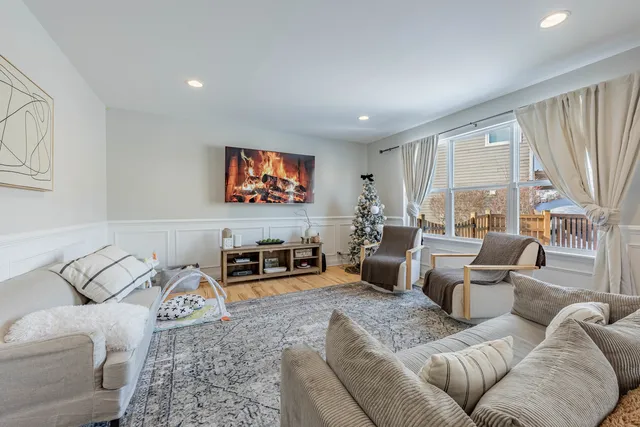 $575,000 | 408 Fountain Avenue, Elgin, IL 60124