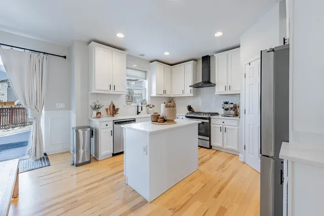 $575,000 | 408 Fountain Avenue, Elgin, IL 60124