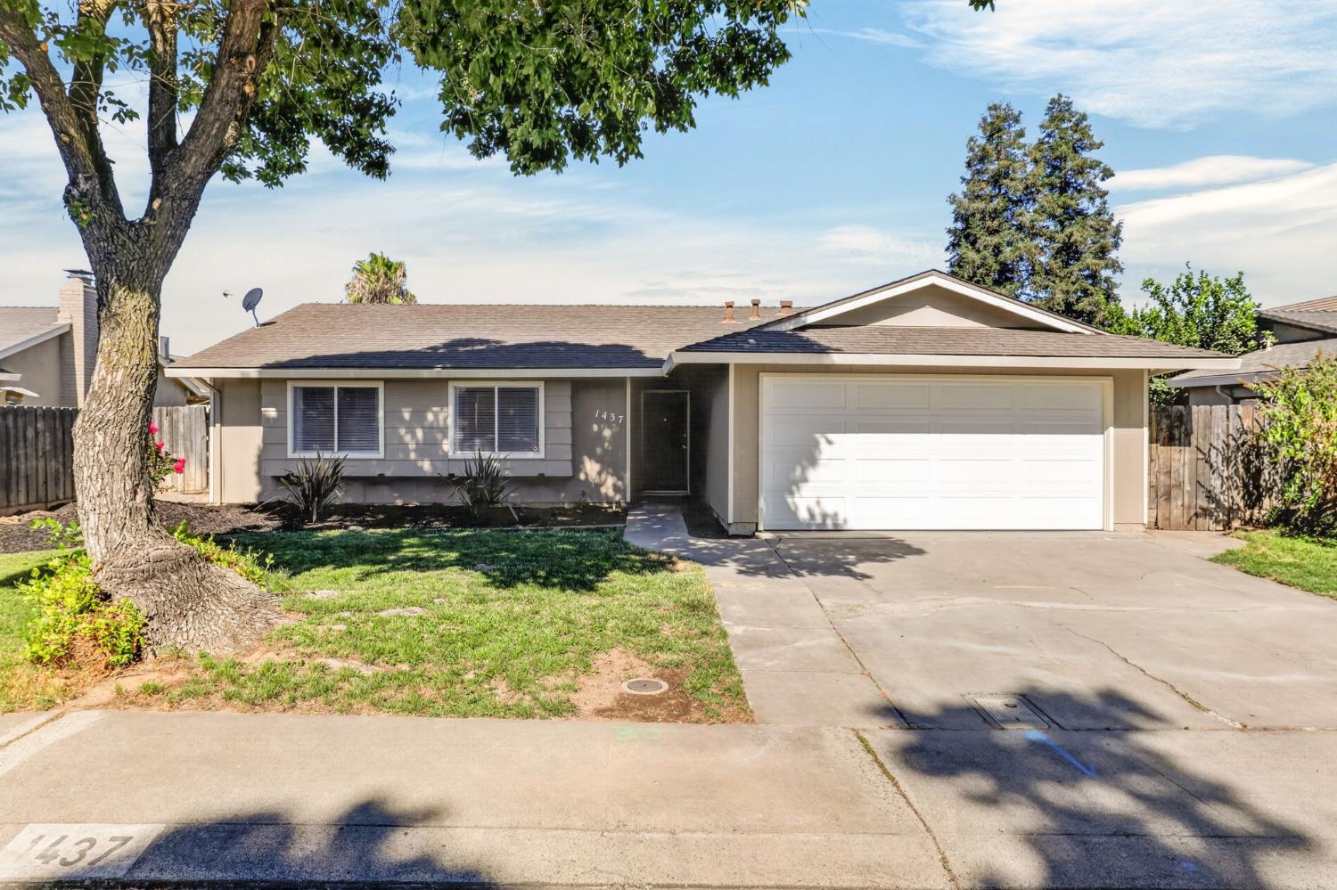 1437 Entrada Way Modesto, CA 95355 - Photo 11 of 51