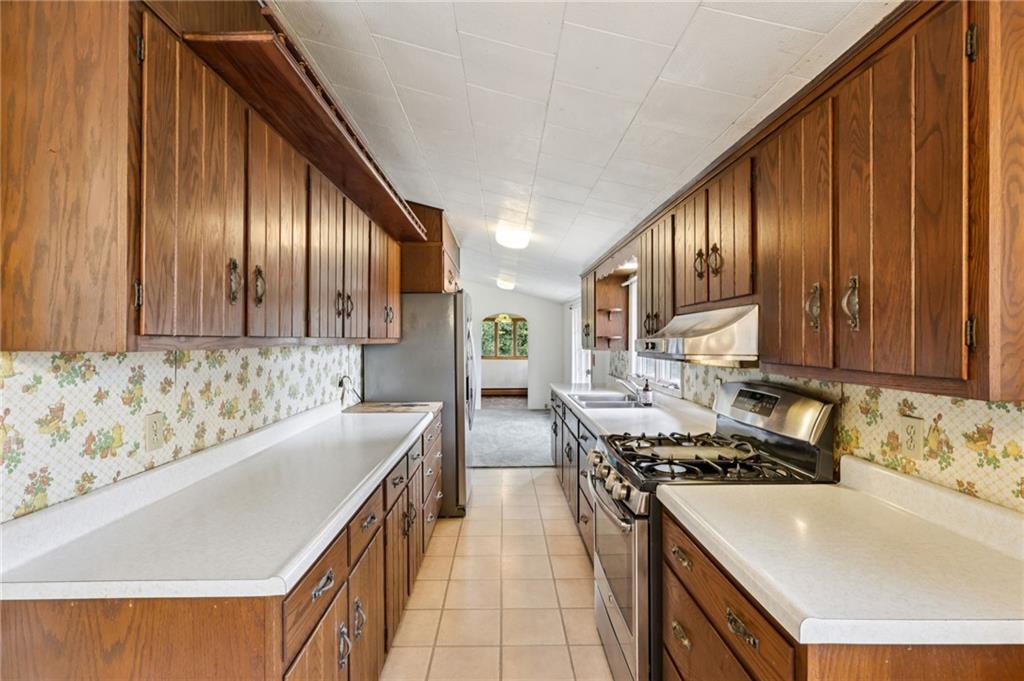 189 Lupyan Road New Alexandria, PA 15670 - Photo 20 of 50 a kitchen with a sink stove and cabinets