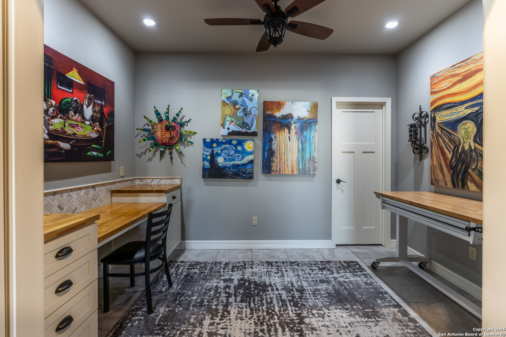 935 Danda Lane Del Rio, TX 78840 - Photo 23 of 38 a living room with furniture and a flat screen tv