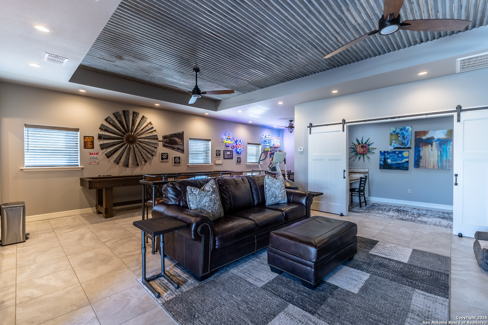 935 Danda Lane Del Rio, TX 78840 - Photo 24 of 38 a living room with furniture and a flat screen tv