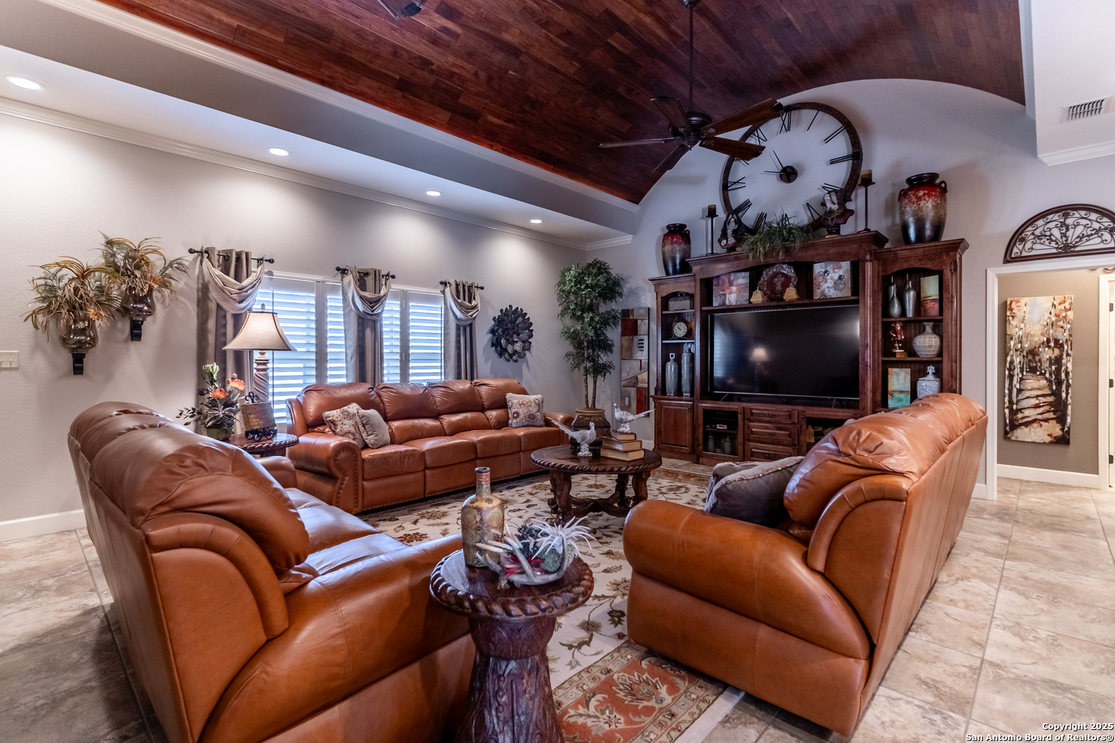 935 Danda Lane Del Rio, TX 78840 - Photo 10 of 38 a living room with furniture and a flat screen tv