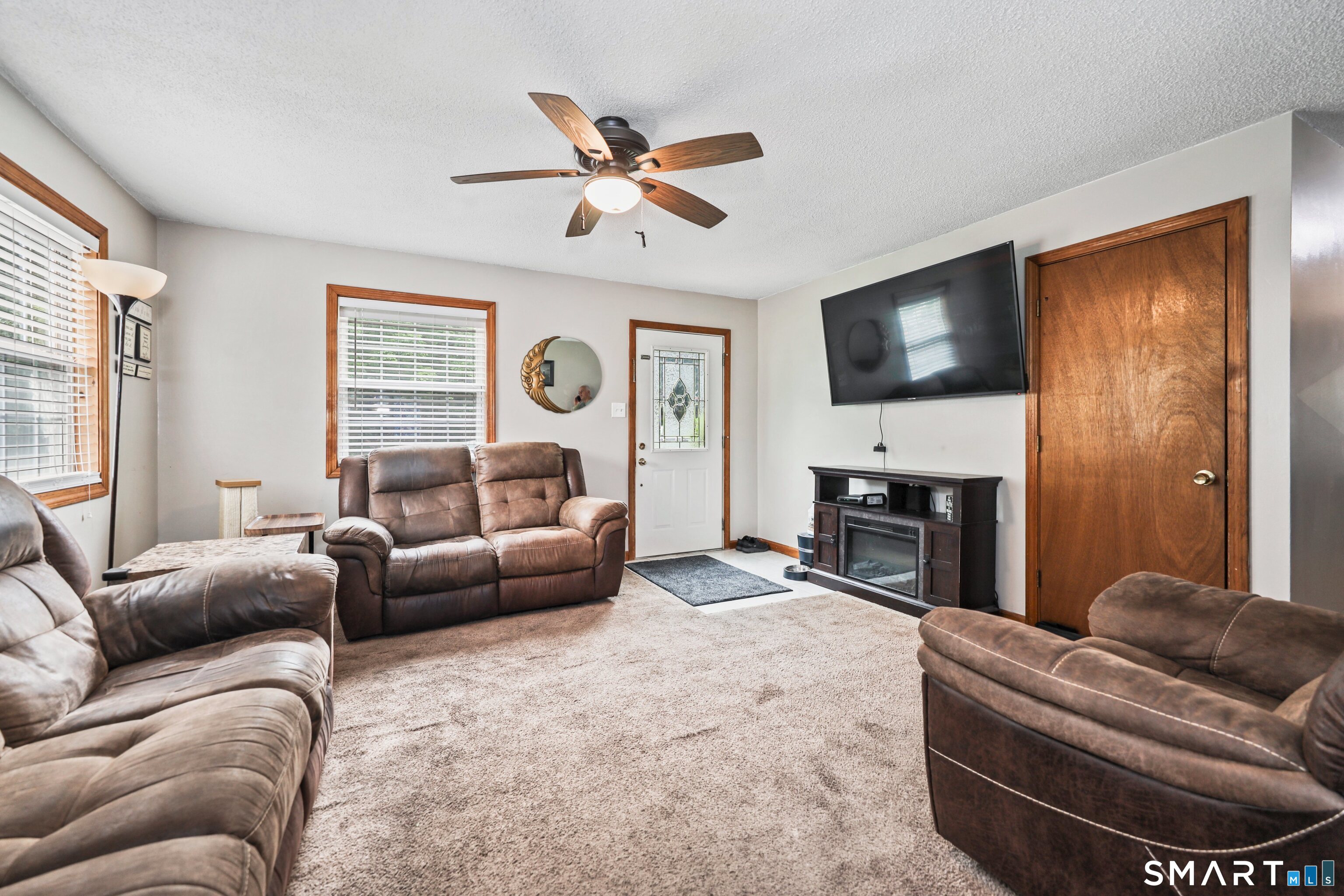 33 Red Robin Road Naugatuck, CT 06770 - Photo 4 of 40