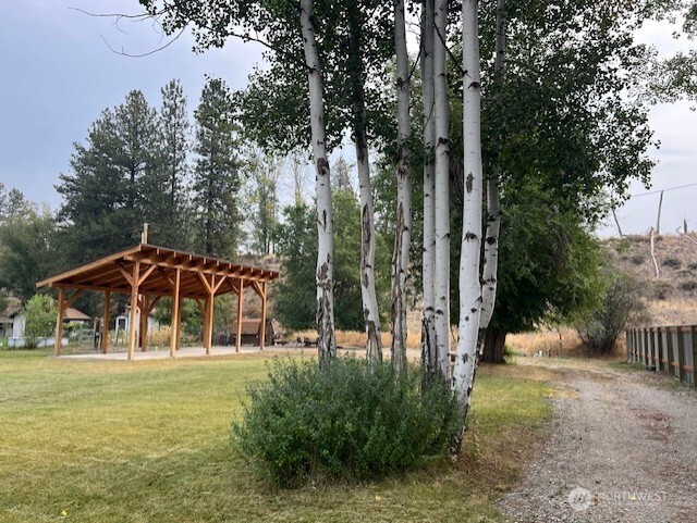 a view of a house with backyard and trees