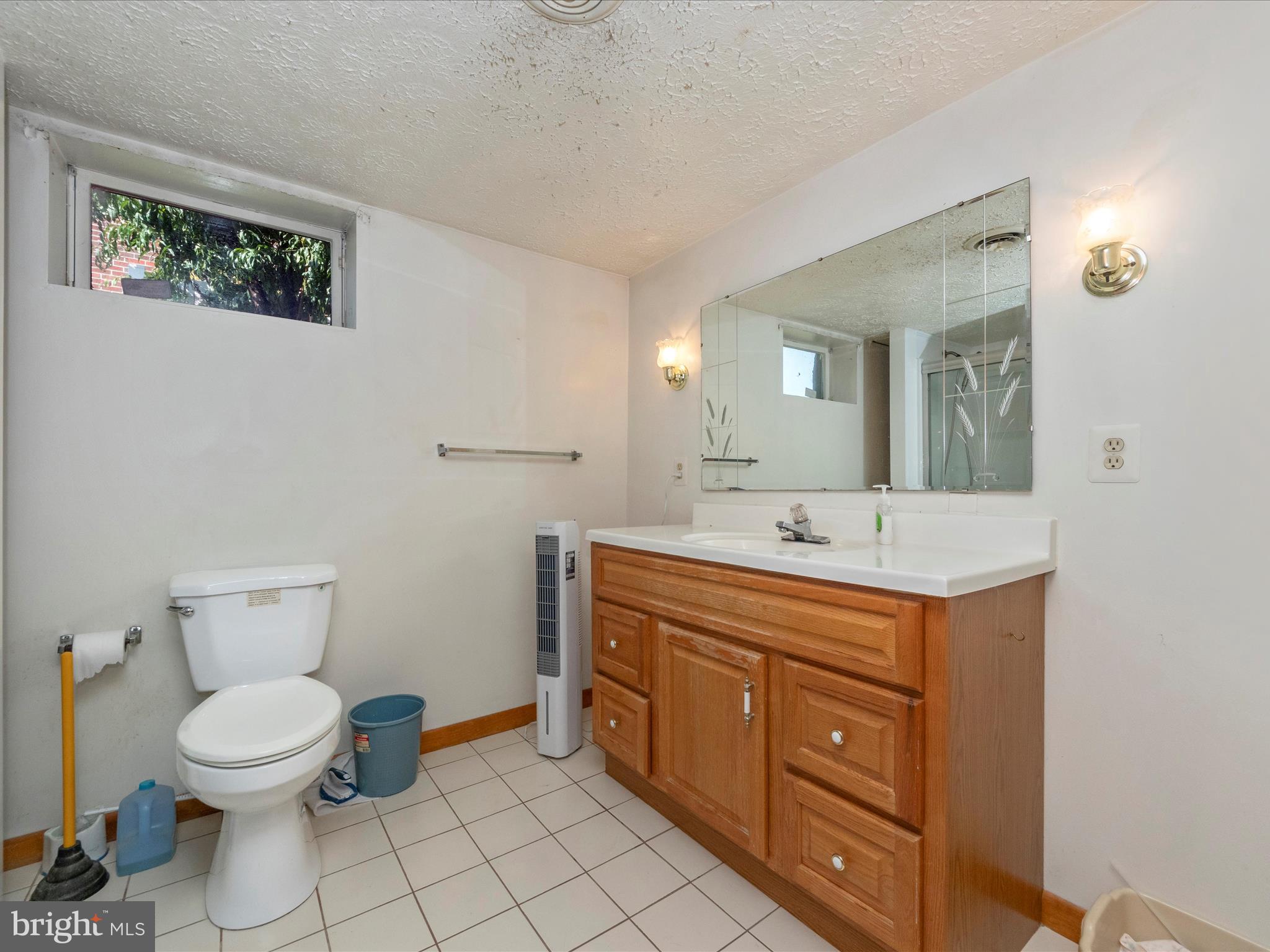407 Dale Avenue Baltimore, MD 21206 - Photo 30 of 44 Bathroom 2